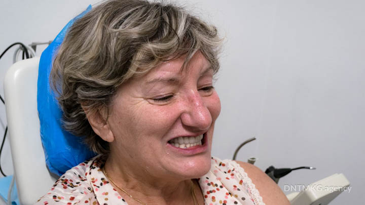 Dr Genchev with patient smoker after restoration full dental restoration